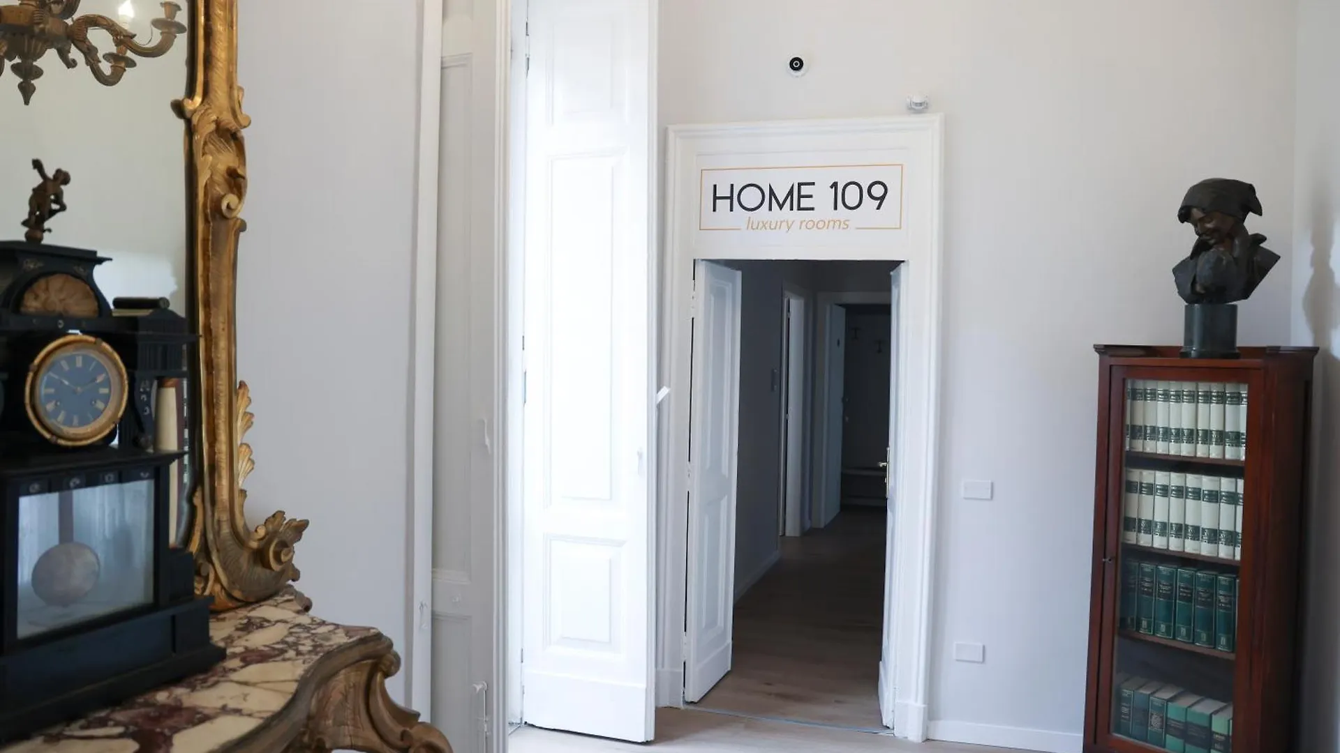 ゲストハウス Home 109 Luxury Rooms ナポリ